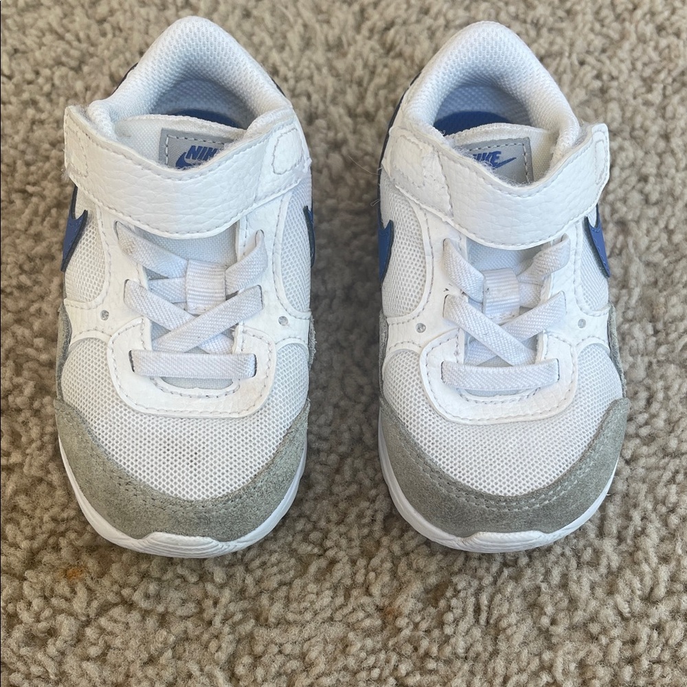 Nike Kids White and Silver Sneakers